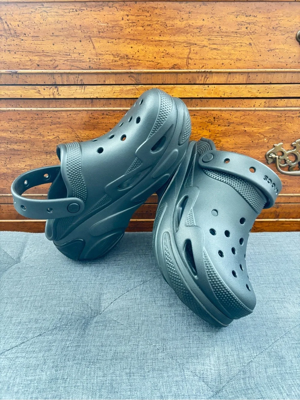 CROCS BUBBLE CRUSH CLOG in TRIPLE BLACK, size M7/W9